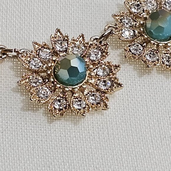 💎Vintage Aquamarine Rhinestones Inlaid Flower Gold Tone Necklace - Picture 3 of 9